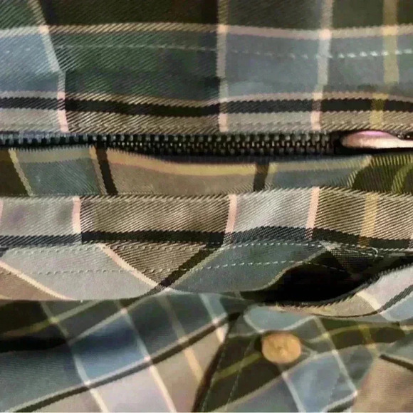 Roundtree and Yorke Outdoor. Men’s. Green & Blue Plaid Button Shirt. Preowned. - Picture 5 of 6